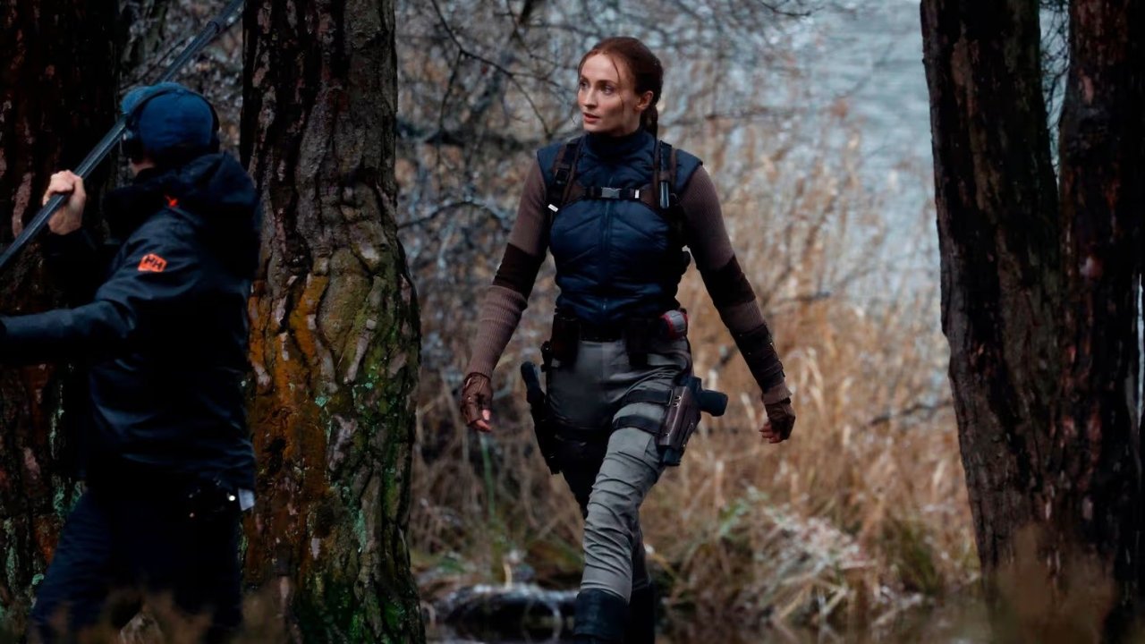 A vida de Lara Croft é cercada de perigos, tanto dentro quanto fora das telas: Série Tomb Raider violou normas de segurança